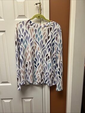 Long-Sleeve Leaf-Print Crewneck Top in Multi Pastel